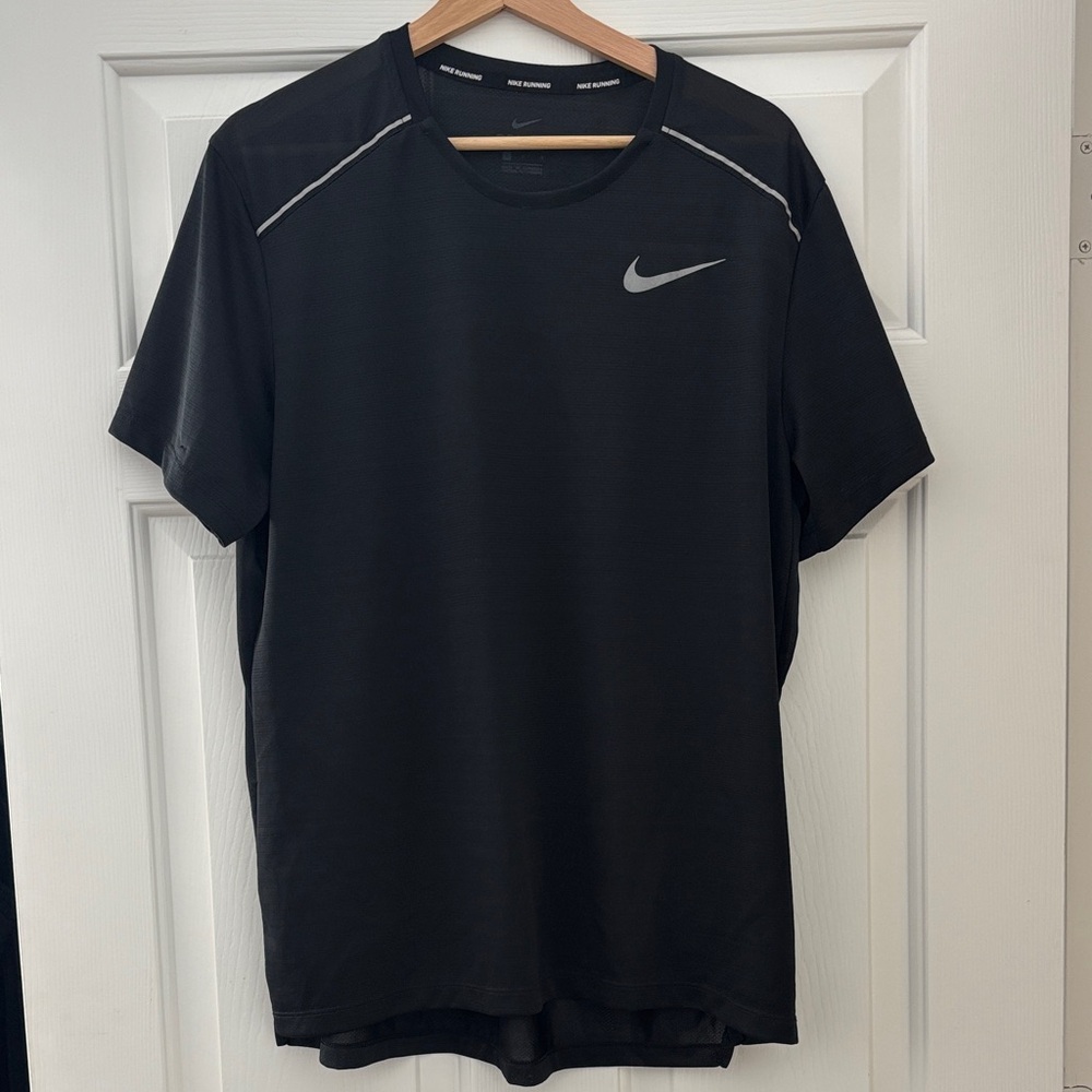 Nike Men's Black Short Sleeve Tee